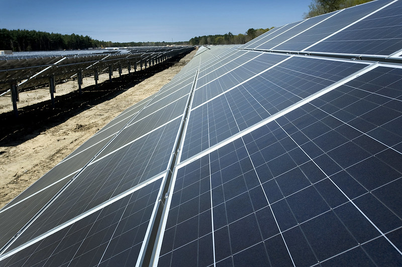 Long Island Solar Farm by Brookhaven National Laboratory is licensed under CC BY-NC-ND 2.0.